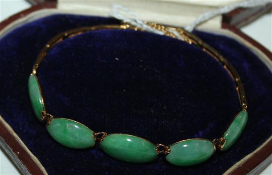 Chinese gold and cabochon jade bracelet, set five oval stones, character mark